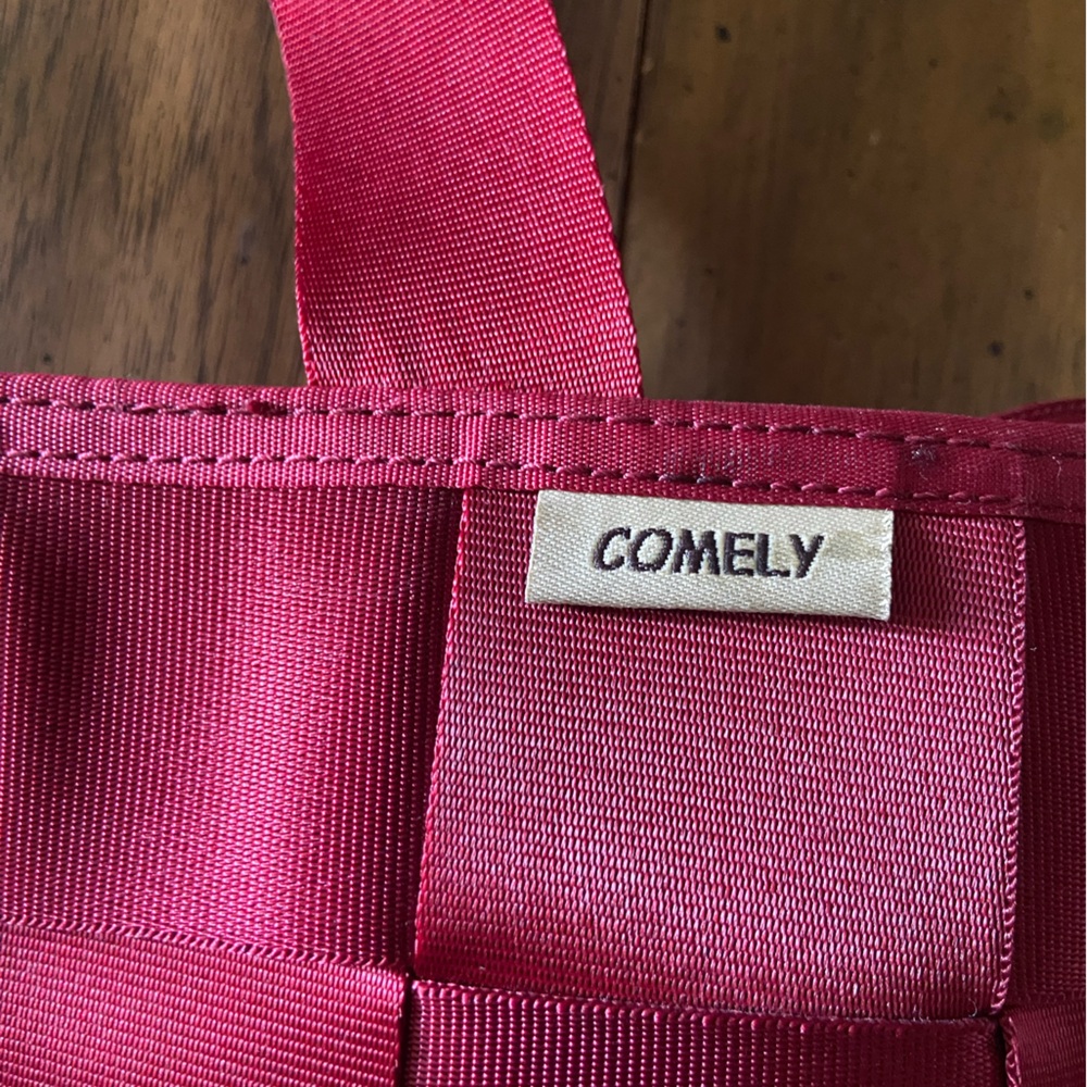 Comley seatbelt purse red - Picture 2 of 8